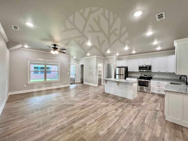 property at 543 Bradford Dr