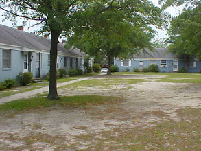 321 Charlotte St in Hamlet, NC - Foto de edificio - Building Photo