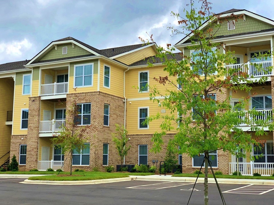 Whitehall Crossing in Charlotte, NC - Building Photo