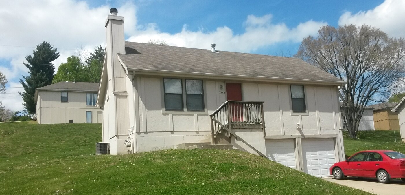 3242 N Virginia Ave in Kansas City, MO - Foto de edificio