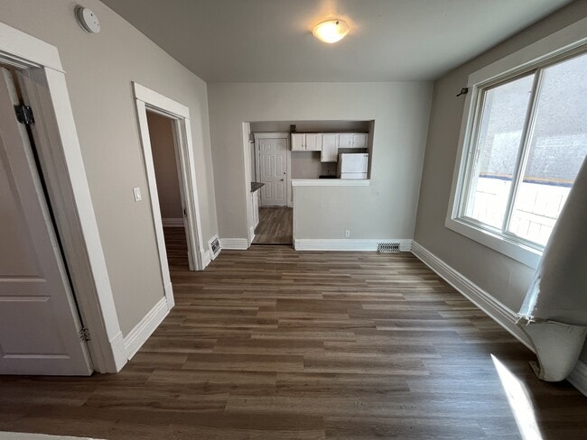 434 Harbison Ave W in Winnipeg, MB - Building Photo - Building Photo