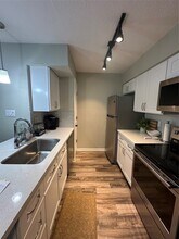 250 El Dorado Blvd in Webster, TX - Foto de edificio - Building Photo