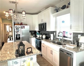 4637 W Palm Dr in Bowling Green, FL - Foto de edificio - Building Photo