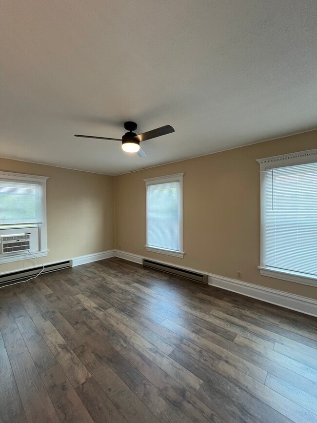 208 SW 1st St, Unit Apartment 3