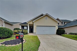 21 Venetian Way in Dallas, GA - Building Photo