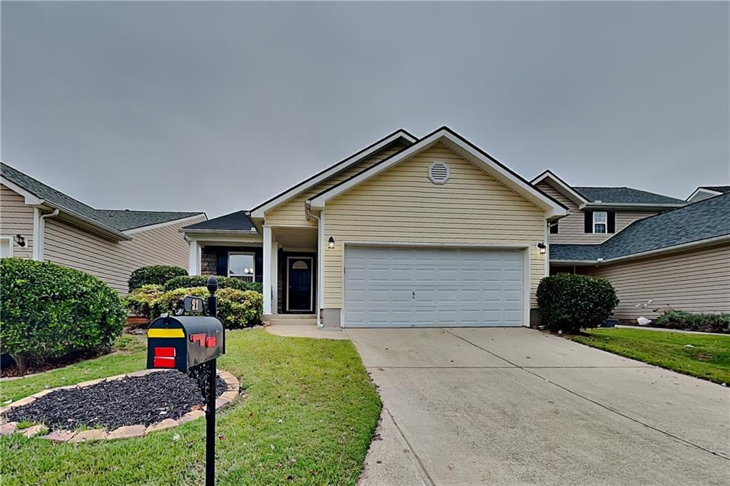 21 Venetian Way in Dallas, GA - Building Photo