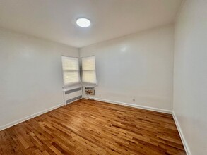 50-45 Fresh Meadow Ln in Queens, NY - Building Photo - Building Photo