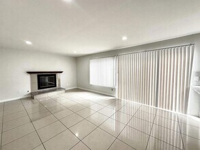 1696 Pepper Dr in El Cajon, CA - Foto de edificio - Building Photo