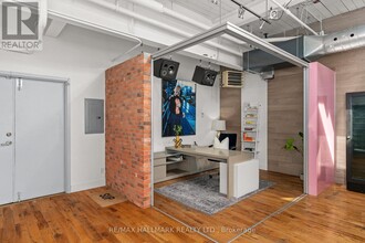 326-326 Carlaw Ave in Toronto, ON - Building Photo - Building Photo