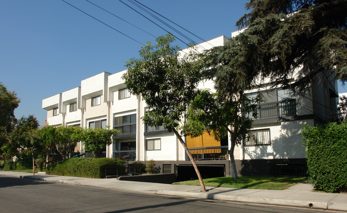 527 E Windsor Rd in Glendale, CA - Foto de edificio