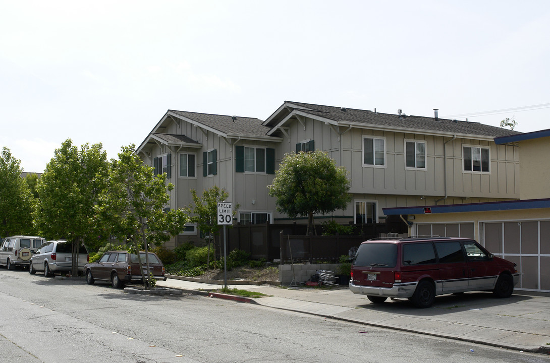 3426 Rolison Rd in Redwood City, CA - Building Photo