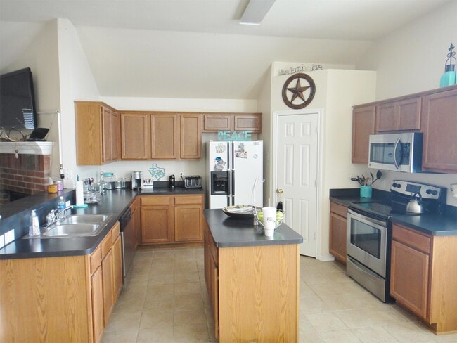 property at 1101 Twin Lakes Dr