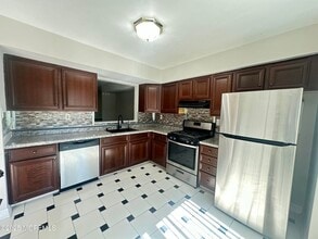 262 Fairfield Pl in Morganville, NJ - Building Photo - Building Photo