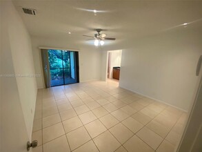 6086 Live Oak Ct in Tamarac, FL - Building Photo - Building Photo