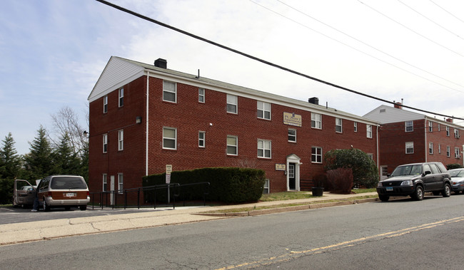 121-123 S Court House Rd in Arlington, VA - Building Photo - Building Photo