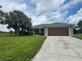 1063 Peach St in Lehigh Acres, FL - Building Photo