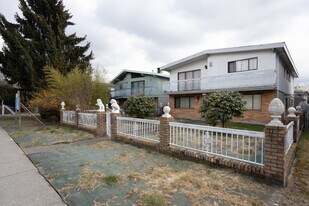 550-606 King Edward Av E in Vancouver, BC - Building Photo