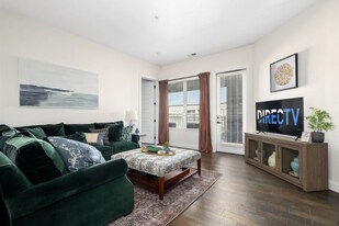 1079 N High St in Columbus, OH - Building Photo