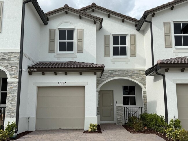 property at 2537 SE 27th Ct