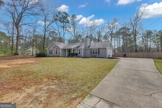 78 Standing Rock Rd in Senoia, GA - Building Photo - Building Photo