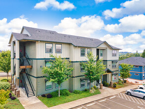 WHITE OAK LUXURY APARTMENTS in Salem, OR - Building Photo - Building Photo