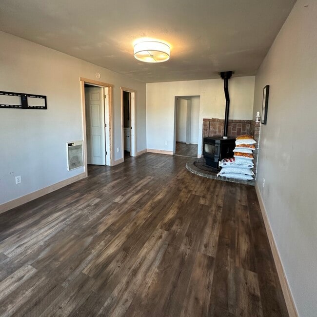2926 Sheridan Ave in North Bend, OR - Building Photo - Building Photo