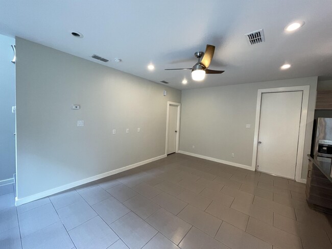 409 Shiloh Dr in Laredo, TX - Building Photo - Building Photo