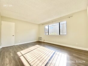 981 Elden Ave, Unit 17 in Los Angeles, CA - Foto de edificio - Building Photo