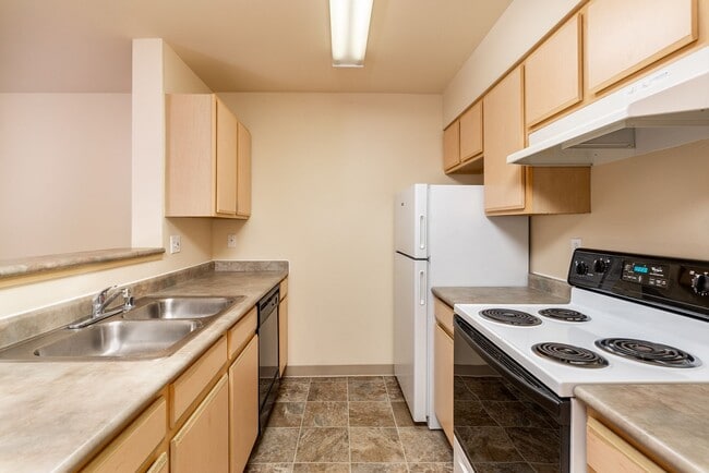 BARKLEY APARTMENTS in Bellingham, WA - Building Photo - Building Photo