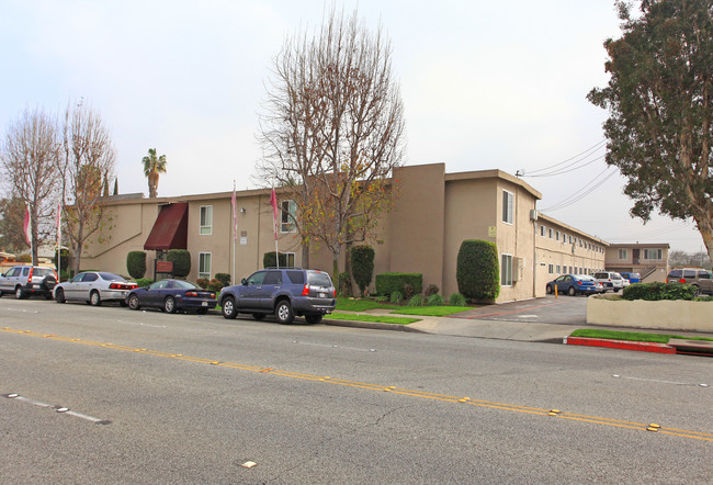 Amber Court in Bellflower, CA - Building Photo - Building Photo