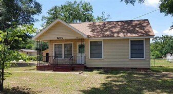 2202 County Rd 1125 in Tyler, TX - Building Photo