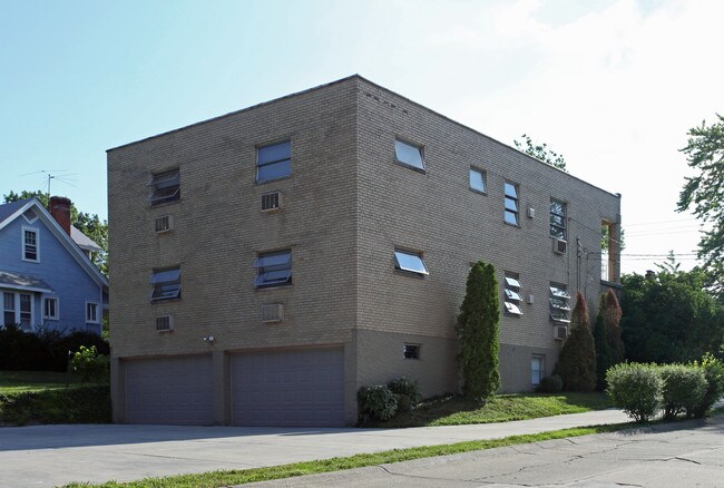 6509 Cheviot Rd in Colerain Township, OH - Foto de edificio - Building Photo