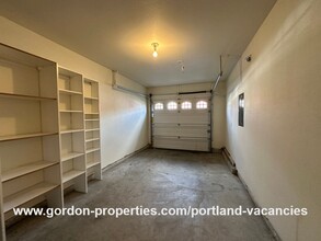 8026-8032-8032 SE Rhine St in Portland, OR - Building Photo - Building Photo