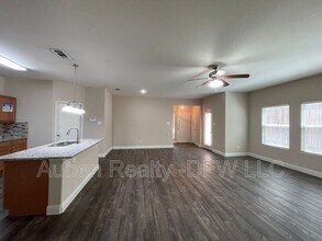 1237 Grand Central Pkwy in Fort Worth, TX - Building Photo - Building Photo