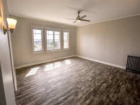 5611 Carlton Way in Los Angeles, CA - Building Photo - Interior Photo