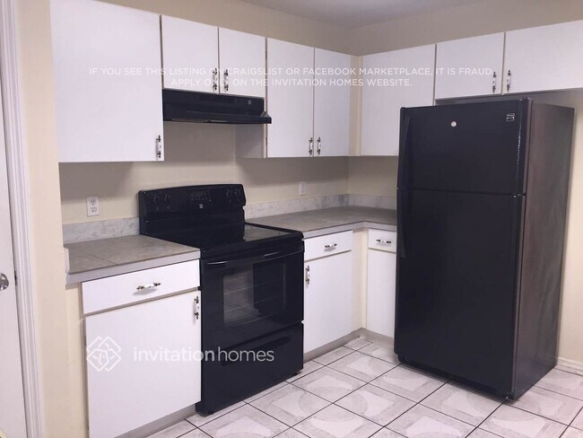 2401 Bel Air Cir in Kissimmee, FL - Building Photo - Building Photo