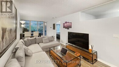 75-475 E Liberty St in Toronto, ON - Building Photo - Building Photo