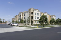 Alegre Apartments in Irvine, CA - Foto de edificio - Building Photo