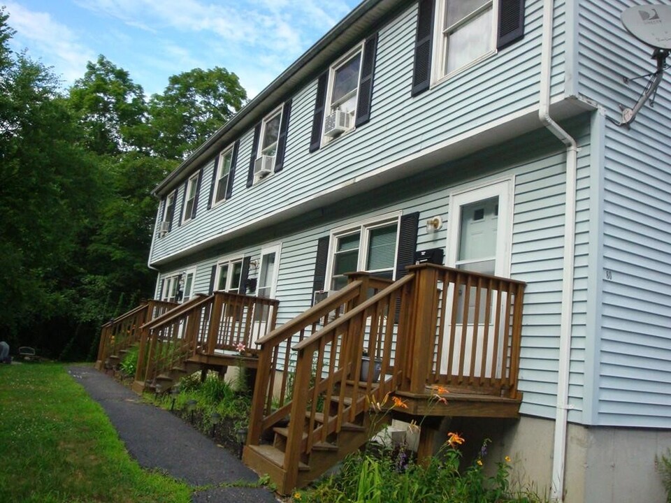 80 Wall St, Unit Unit A in Southbridge, MA - Foto de edificio