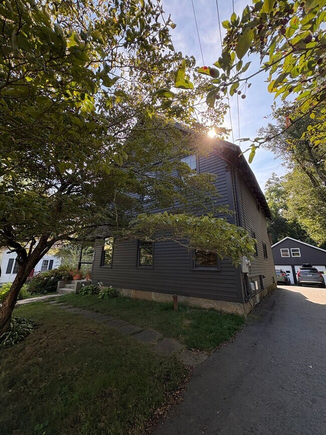 25 Pequot Ave in Groton, CT - Building Photo - Building Photo