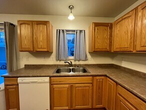 2012 Carr Ave in Fairbanks, AK - Building Photo - Building Photo