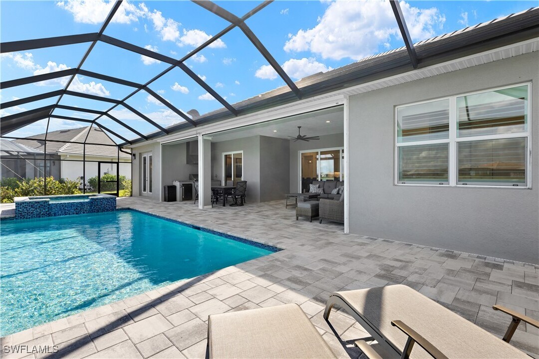 14265 Laguna Spgs Ln in Naples, FL - Foto de edificio