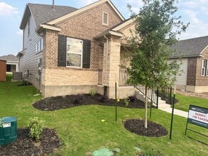 212 Flowers Ave in Hutto, TX - Building Photo - Building Photo