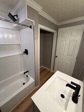 2570 Sanger Ln, Unit Apt A in York Haven, PA - Foto de edificio - Building Photo