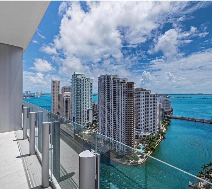 300 Biscayne Boulevard Way, Unit 2906 in Miami, FL - Building Photo