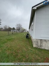 251 Dogwood Pointe Dr, Unit 102 in McMinnville, TN - Foto de edificio - Building Photo