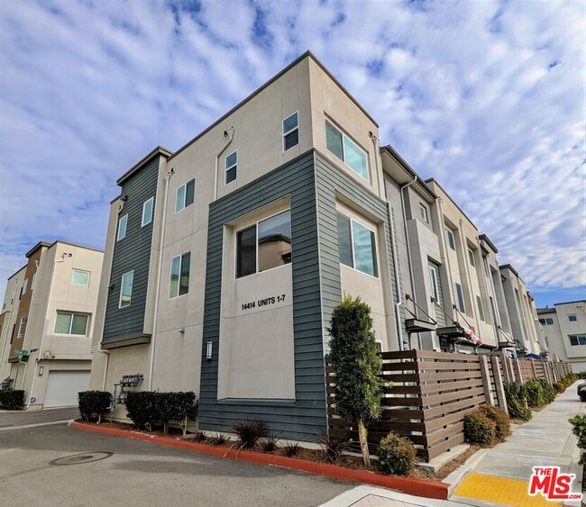 14414 Strawberry Ln in Gardena, CA - Foto de edificio - Building Photo