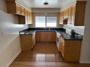 10514 Moorpark St in Toluca Lake, CA - Building Photo - Building Photo