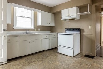 232 E 13th St in Holland, MI - Foto de edificio - Building Photo