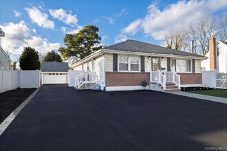 2280 Brookside Ave in Wantagh, NY - Building Photo - Building Photo